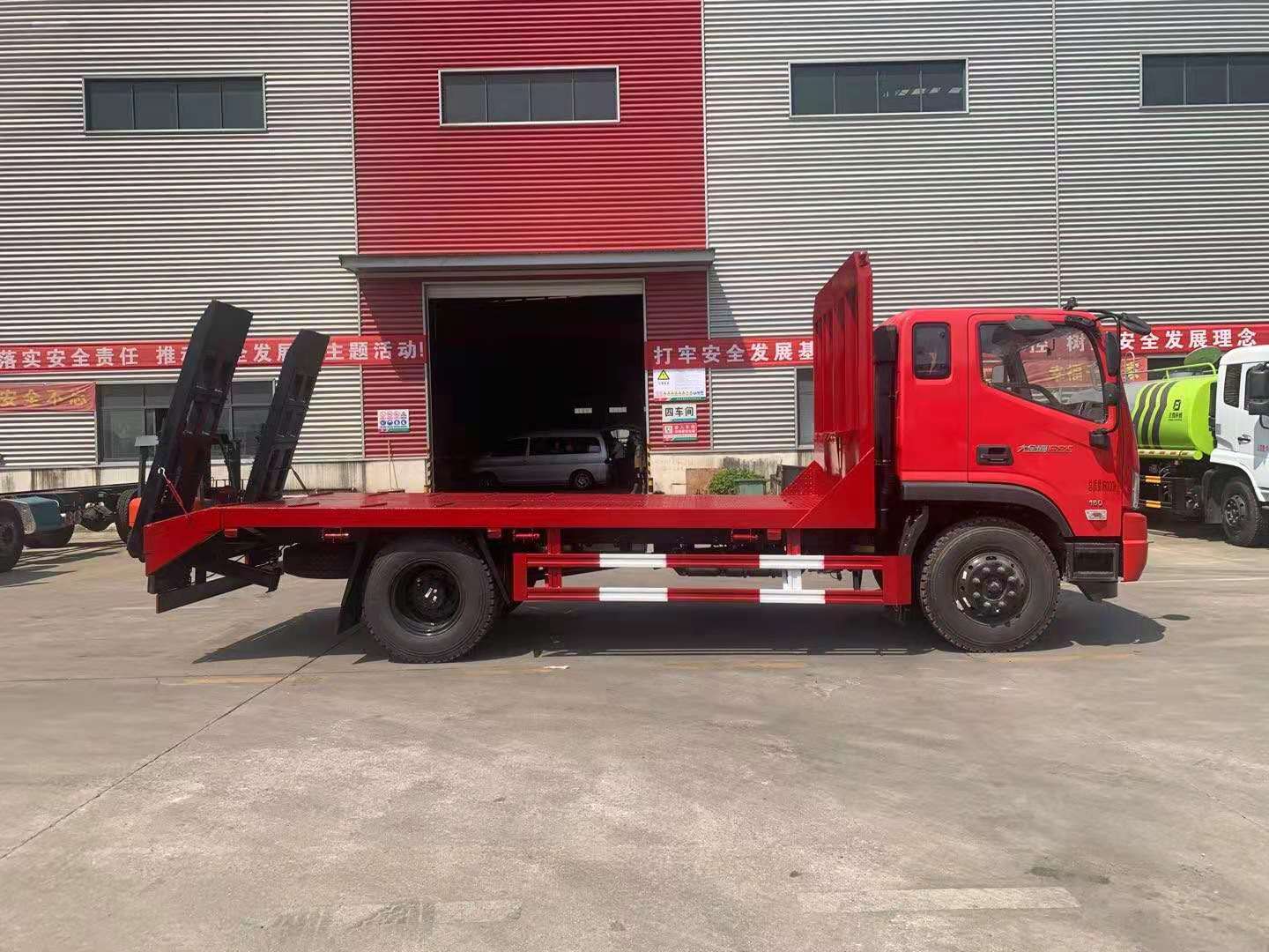 國(guó)六福田瑞沃單橋平板車(chē)側(cè)面圖片