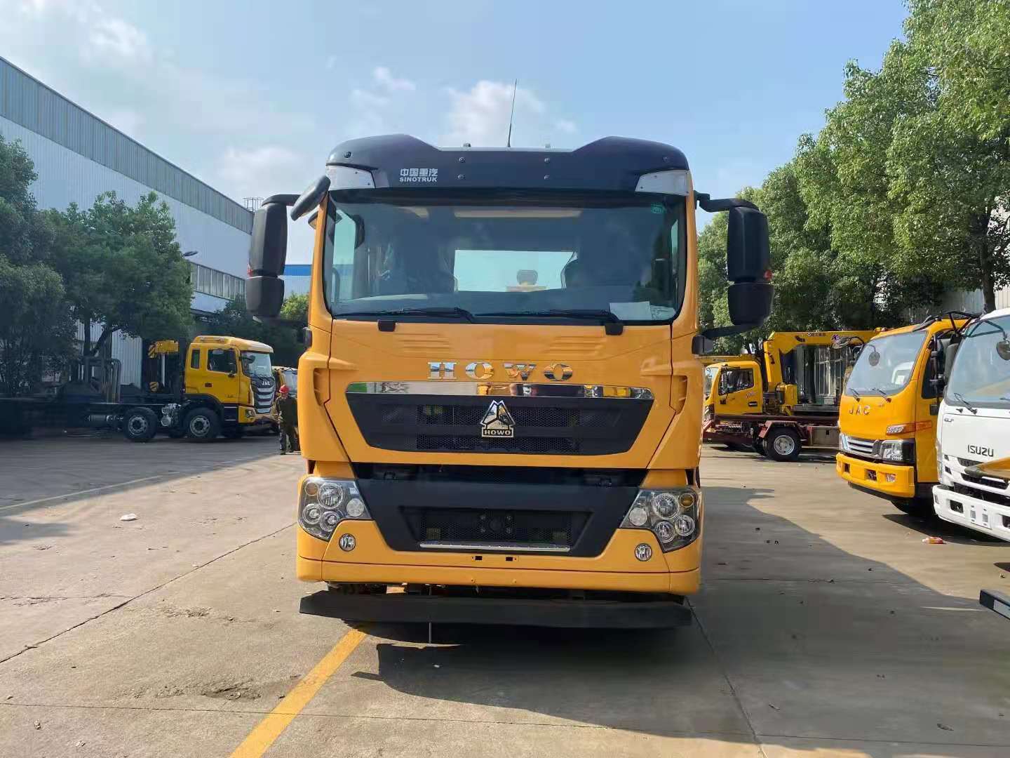 國(guó)六重汽豪沃后雙橋拖吊連體清障車(chē)
