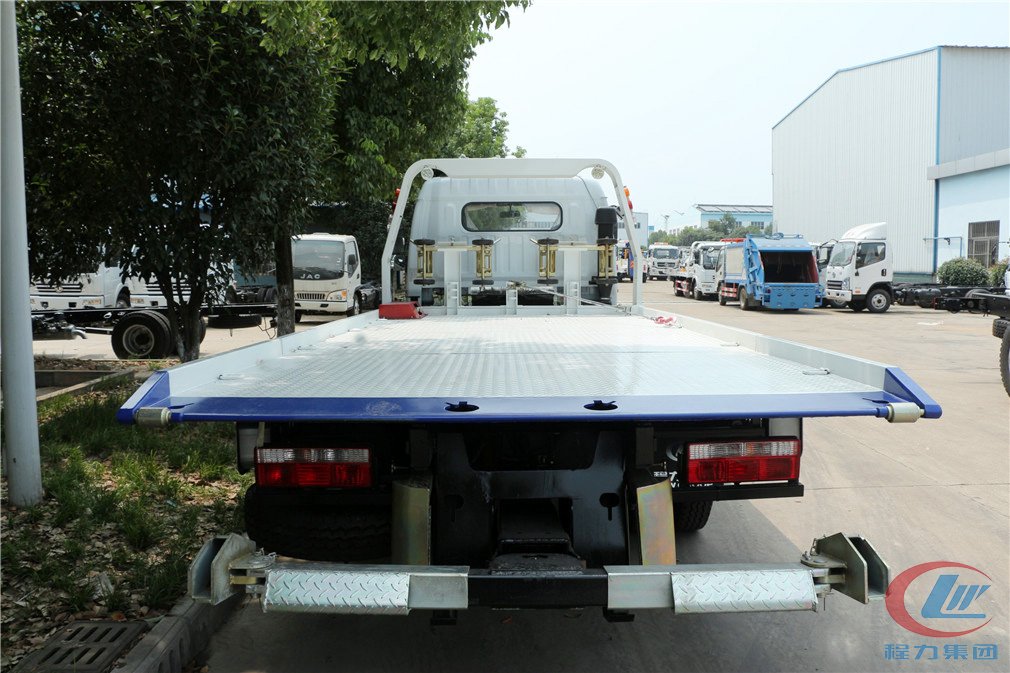 程力東風(fēng)大多利卡一拖二清障車(chē)背面圖