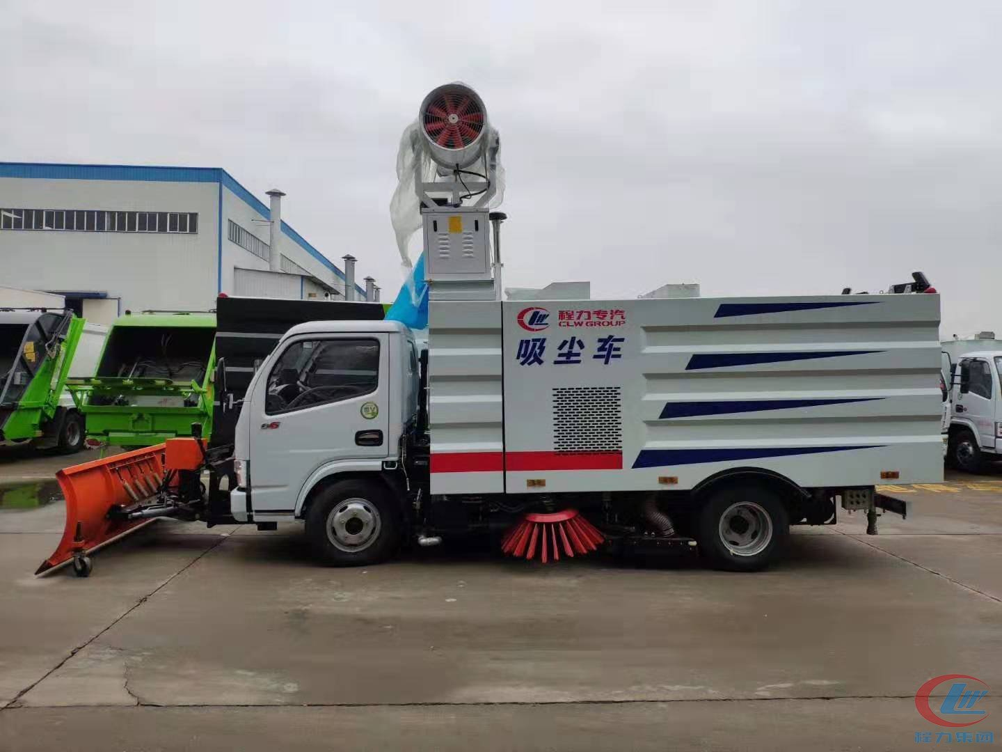小多利卡D6吸塵車(chē)加掃刷，加除雪車(chē)，加霧炮